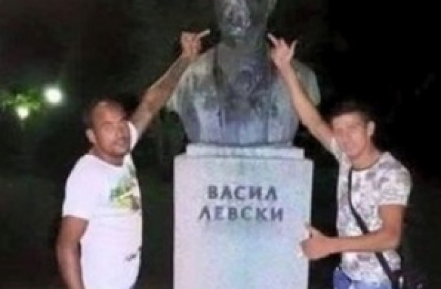 Прокуратурата се самосезира за гаврата с паметника на Левски