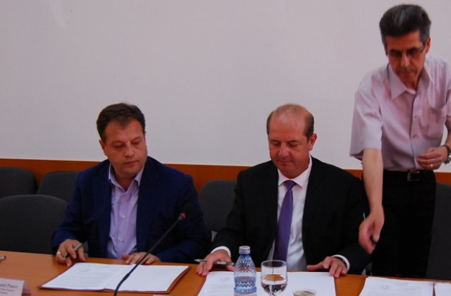 Даниел Панов подписа споразумение за сътрудничество по проект „Крайбрежна”