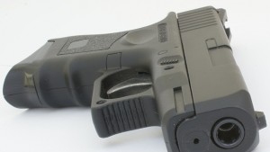 Глобиха хулиган заплашвал с пистолет играчка