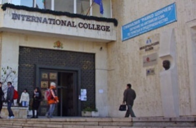Измамници използват името на Международния колеж в Добрич