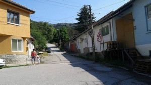 Граждани се жалват от фабрика за полиетиленови торбички в кв