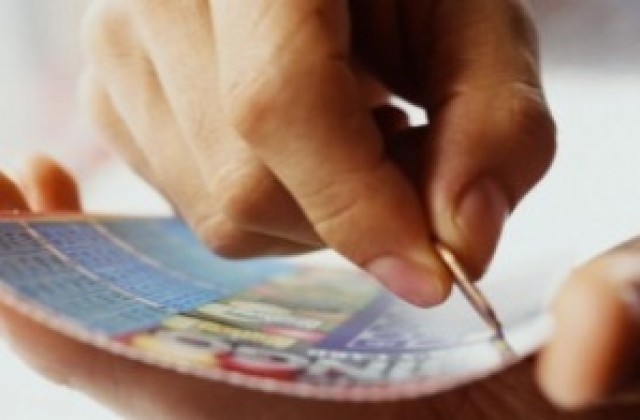 Продавачка открадна лотарийни билети и пари, предаде се