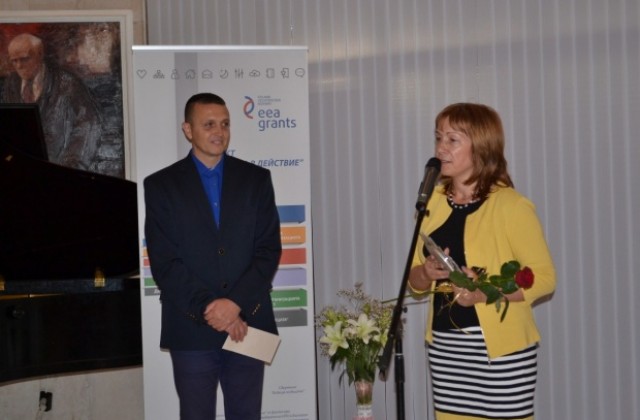 Кметът на Казанлък с награда от сдружение Бъдеще за децата