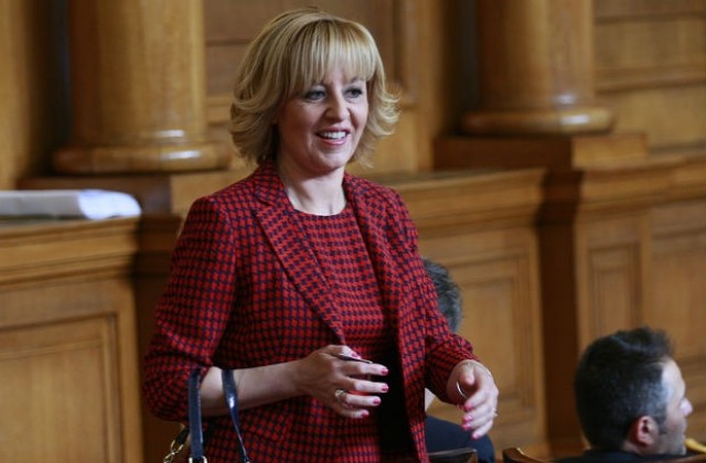Манолова призова Плевнелиев да си изтегли референдума, нарушавал закона