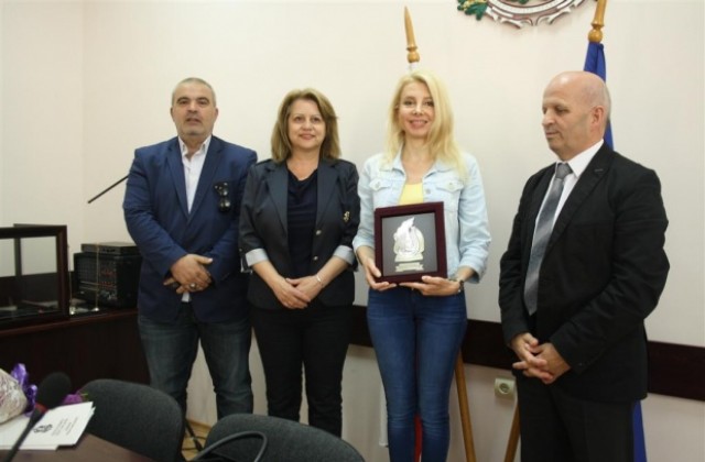 Наградиха Магдалена Ралчева с почетния знак на областния управител