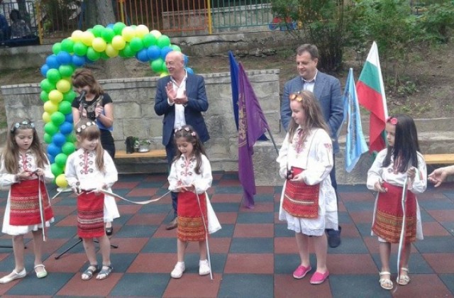 Кметът Даниел Панов откри нова площадка в ЦДГ „Евгения Кисимова”