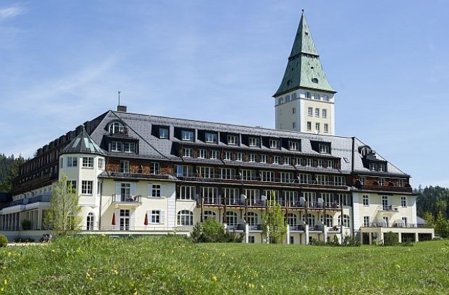 Замъкът Елмау - лукс, спокойствие и нацистко минало