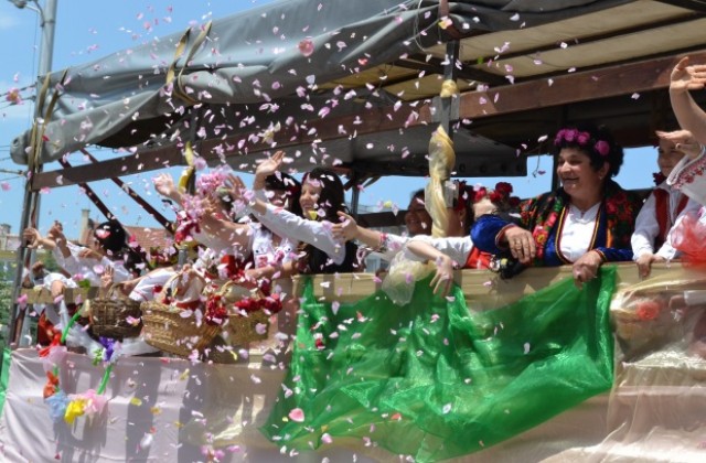 Президентът и министри идват за Празника на розата в Казанлък