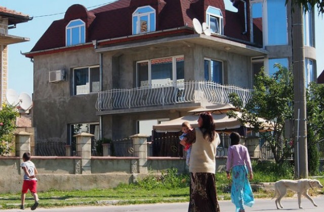 Имуществото на двама роми от Игнатиево е запорирано преди години