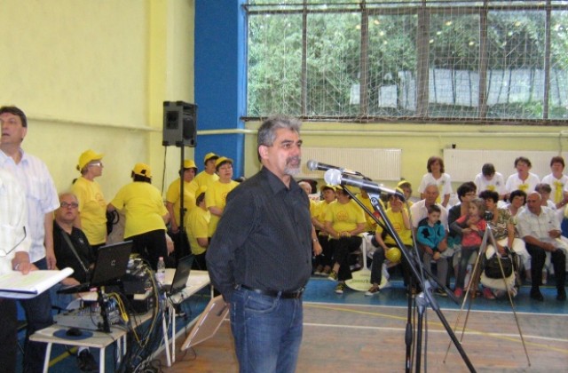 Депутатът дари средства за екипи на клуб Нове- Свищов