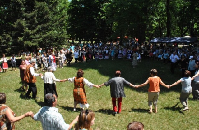 Над 500 участници на Златната гъдулка