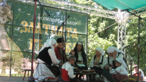 Читалището в Средна кула получи Златна гъдулка за цялостно представяне