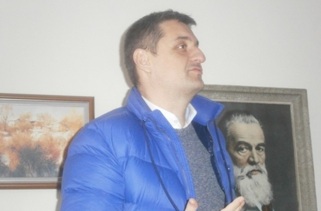 Кирил Добрев прави проверка за изпълнението на пътния ремонт от Севлиево до Крамолин
