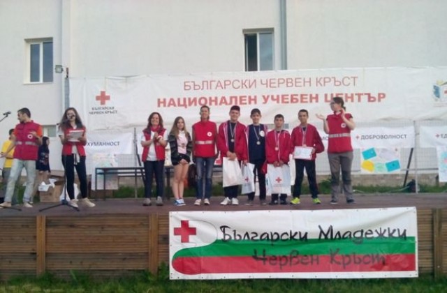 Ученици от математическата гимназия участваха в състезание на Червения кръст