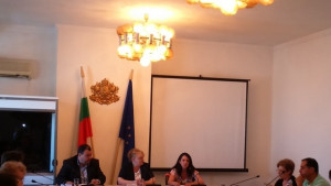 И областната управа става работодател