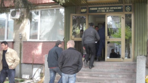 Неправоспособен моторист пострада на селски път