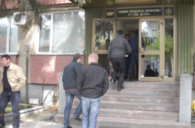 Неправоспособен моторист пострада на селски път