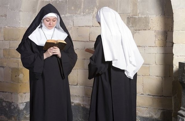 Монахини прекараха 3 дни блокирани в асансьор в италиански манастир