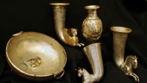 Лувъра прави анализ на трите сребърни ритона от Боровското съкровище