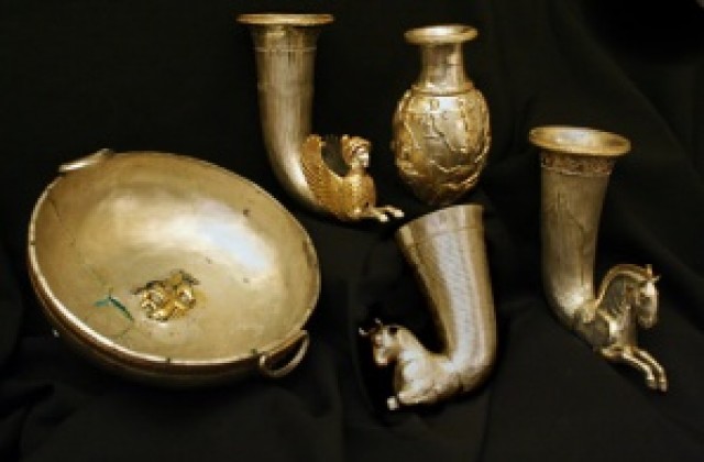 Лувъра прави анализ на трите сребърни ритона от Боровското съкровище