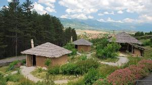 Искате ли да пренощувате в къщичка от ерата на Флинстоун