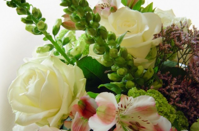 Учители се отказват от цветята за последния учебен ден в името на благородна кауза
