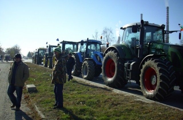 Млекопроизводители от цялата страна ще протестират утре на Дунав мост