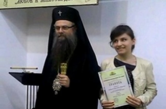 Ученичка от Павликени с първа награда за есе от Светия синод