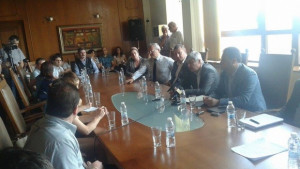 Единен център слага край на разхождането между институции и чакането