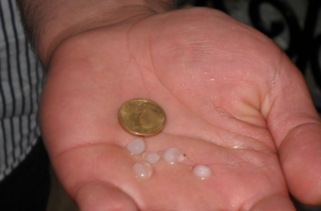 Градушка се изсипа над Варна