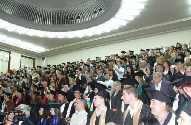 107 абсолвенти изпраща Русенския университет