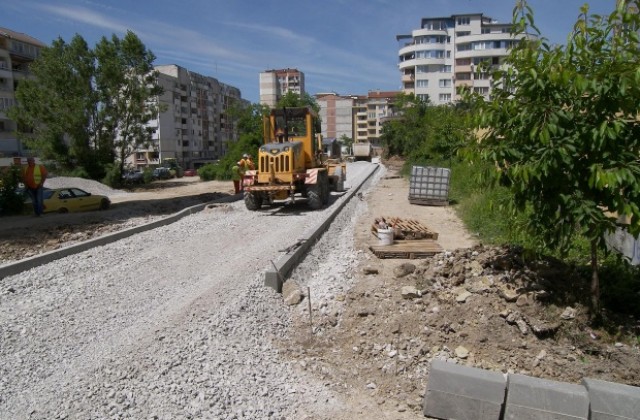 Продължава работата по изграждане на ул. Серес