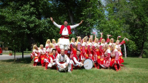 16 фолклорни състава на фестивала Рила ни гледа