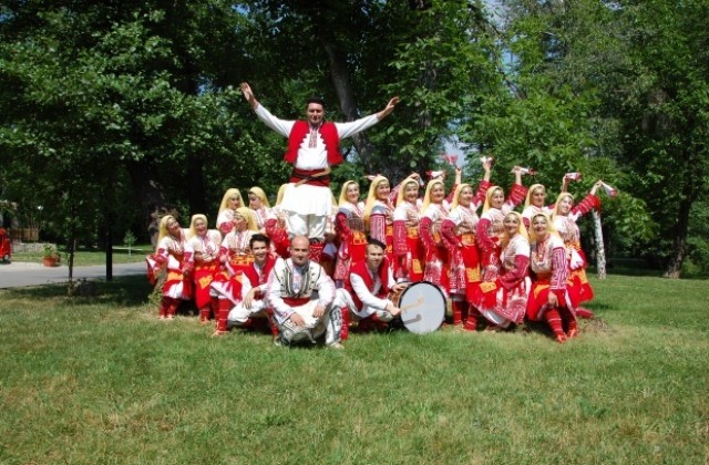 16 фолклорни състава на фестивала „Рила ни гледа