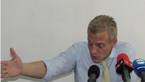 Министър Москов се извини на изоставената родилка