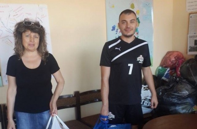 Горнооряховски младежи подпомогнаха с дрехи ЦНСТ в Стражица