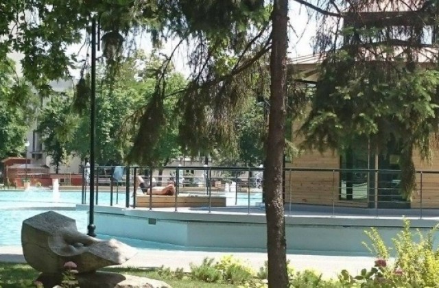 Мъж се пусна на плаж до Пеещите фонтани