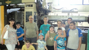 Деца с увреждания разгледаха голяма фабрика в Шемшево