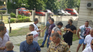 Русенски полицаи излязоха на мълчалив протест