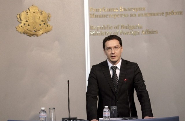 Даниел Митов отива на работно посещение в Македония