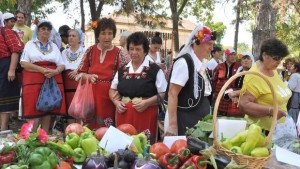 Събор на плетенето в село Крум