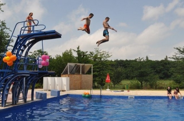 Откриват плувното лято в Димитровград