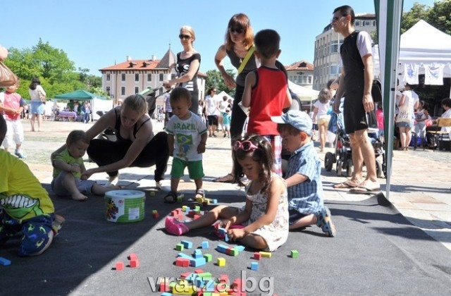 Детски панаир зарадва малчуганите от Враца