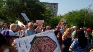 Жители на Чайка на протест Няма да превърнете квартала в