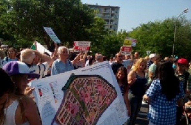 Жители на Чайка на протест: Няма да превърнете квартала в гето