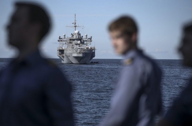 CNN: Руски самолет прелетял ниско над бойни кораби на НАТО в Балтийско море