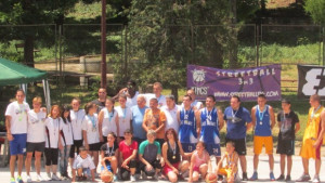 Отборите Без име и Черешка спечелиха турнира по стрийтбол в