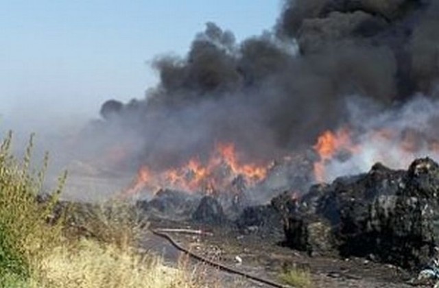 Мълнии опожариха селски къщи