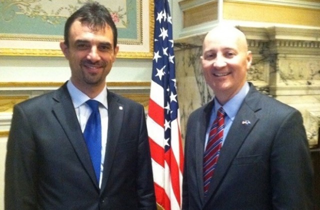 Хайтов се срещна с губернатора на Небраска