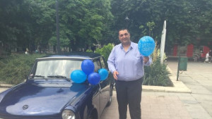 Син трабант вози заместникобластния за ЧРД